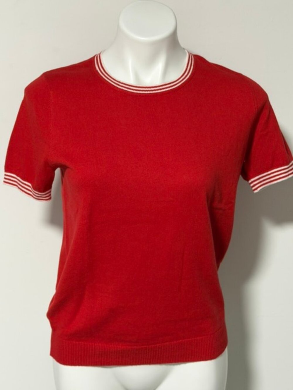 CALVIN KLEIN RED LIGHTWEIGHT SWEATER WITH WHITE TRIM NWT SMALL